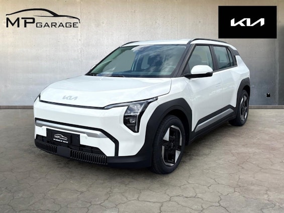 First vehicle image