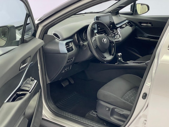 Vehicle image 6