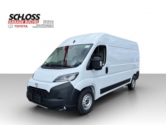 First vehicle image
