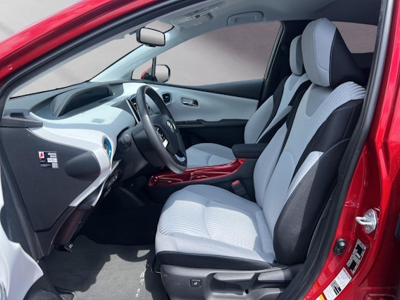 Vehicle image 8