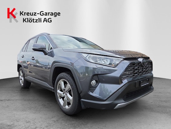 First vehicle image
