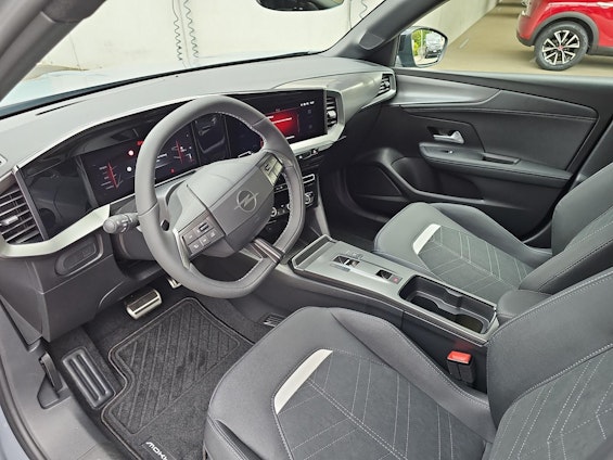 Vehicle image 15