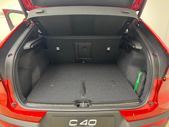 Vehicle image VOLVO C40