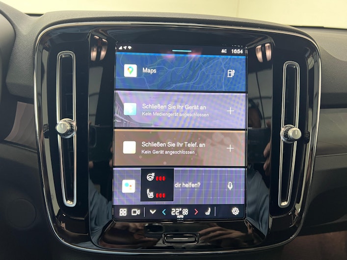 Vehicle image VOLVO C40