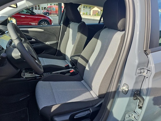 Vehicle image 16 Vehicle image 16