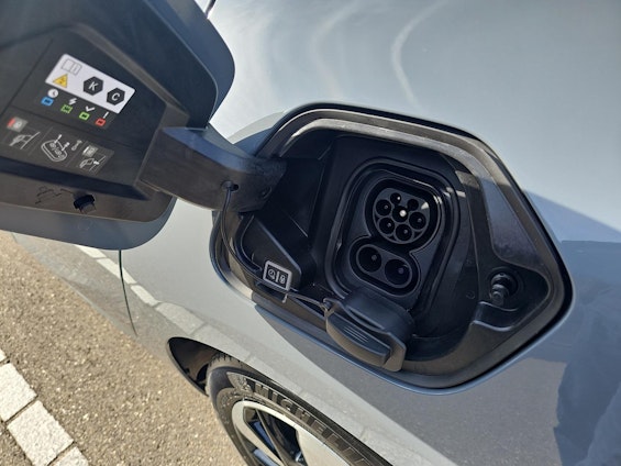 Vehicle image 17 Vehicle image 17