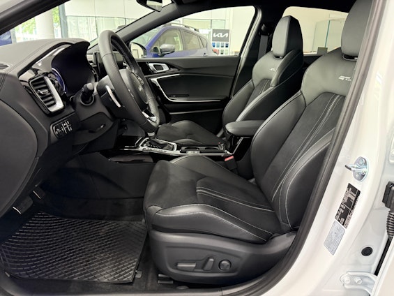 Vehicle image 10 Vehicle image 10