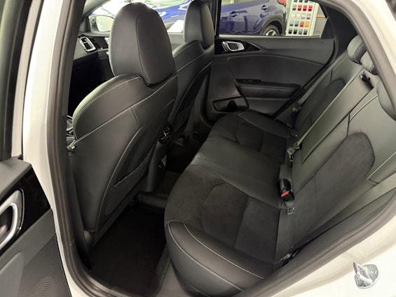 Vehicle image 11 Vehicle image 11