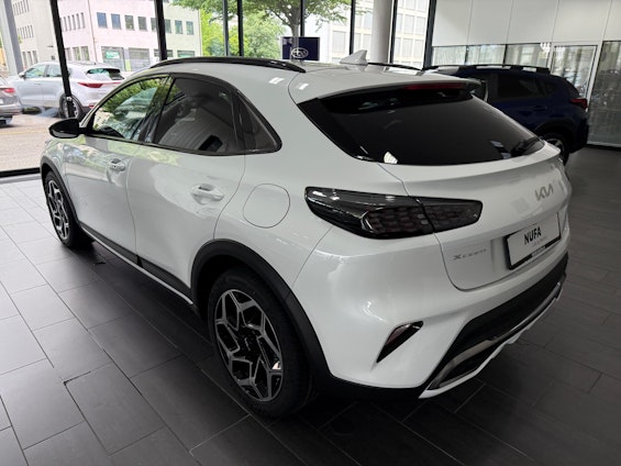 Vehicle image 4 Vehicle image 4