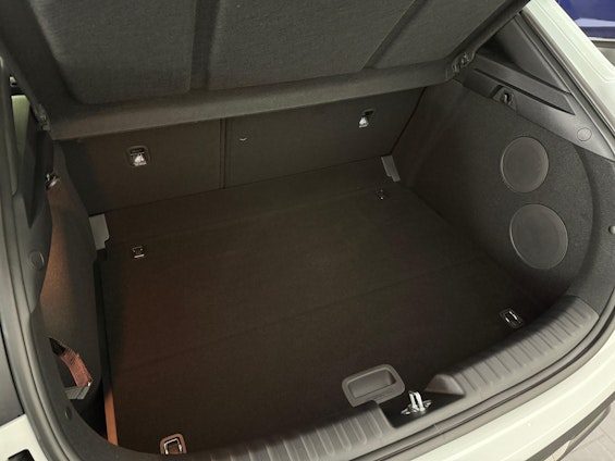 Vehicle image 12 Vehicle image 12