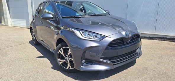 First vehicle image