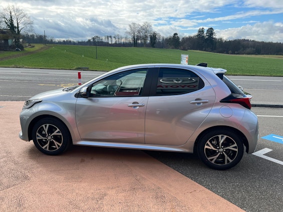 Vehicle image 6