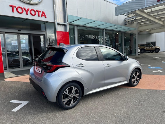 Vehicle image 9