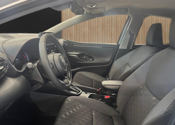 Vehicle image 10 Vehicle image 10