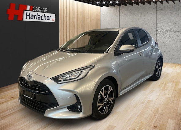 First vehicle image First vehicle image