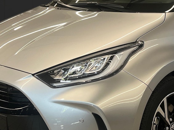 Vehicle image 8