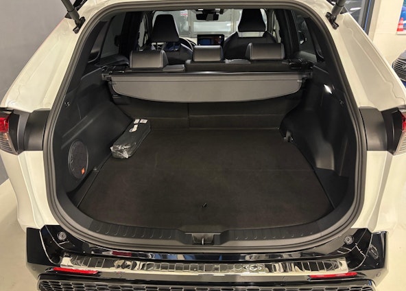 Vehicle image 16 Vehicle image 16