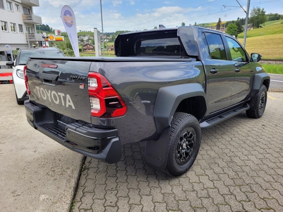 Vehicle image 4 Vehicle image 4