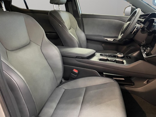 LEXUS RZ 450e Comfort 3