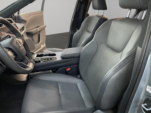 LEXUS RZ 450e Comfort 2