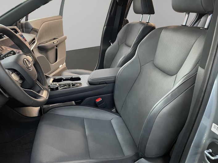 Vehicle image LEXUS RZ