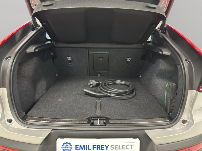 Vehicle image VOLVO C40