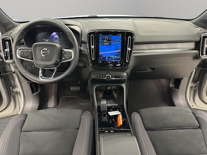 Vehicle image VOLVO C40