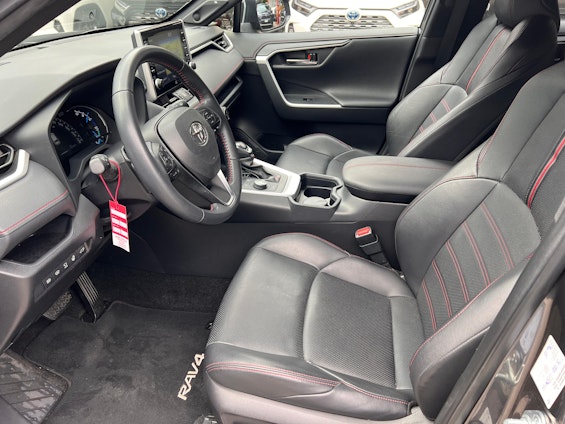 Vehicle image 8