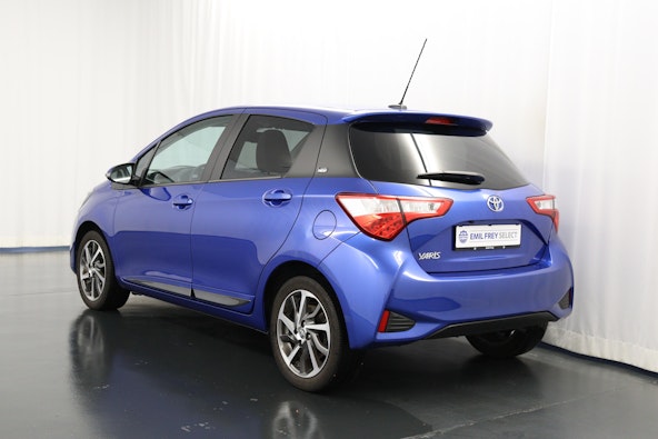 Vehicle image 6
