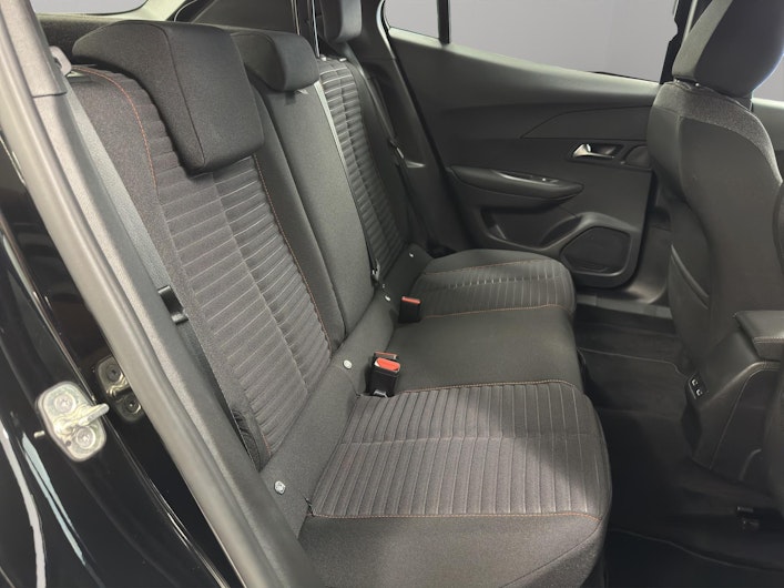 Vehicle image PEUGEOT 2008