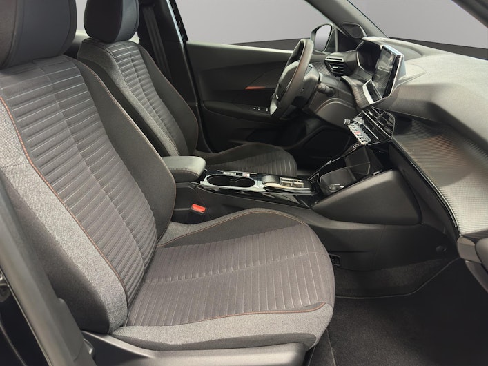 Vehicle image PEUGEOT 2008