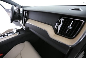 Vehicle image VOLVO XC60 2.0 T6 TE Ultra Dark eAWD