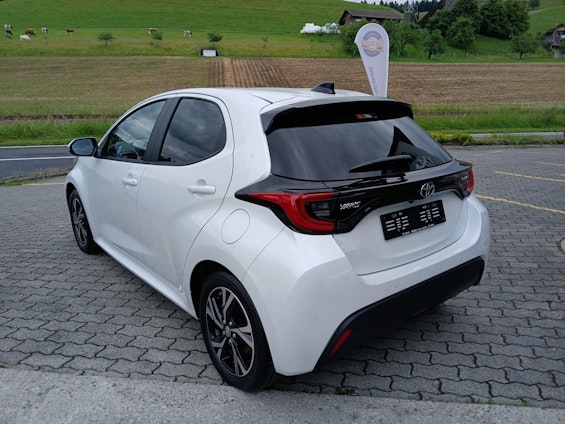 Vehicle image 6