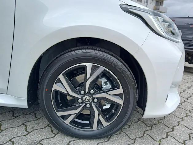 Toyota Yaris 1.5 VVT-i HSD Trend