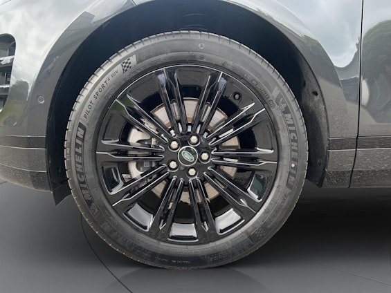 Vehicle image 17 Vehicle image 17