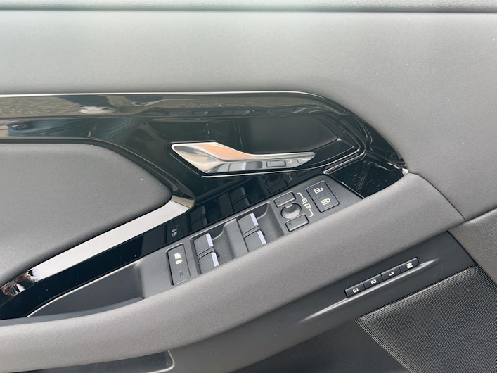 Vehicle image LAND ROVER RANGE ROVER EVOQUE