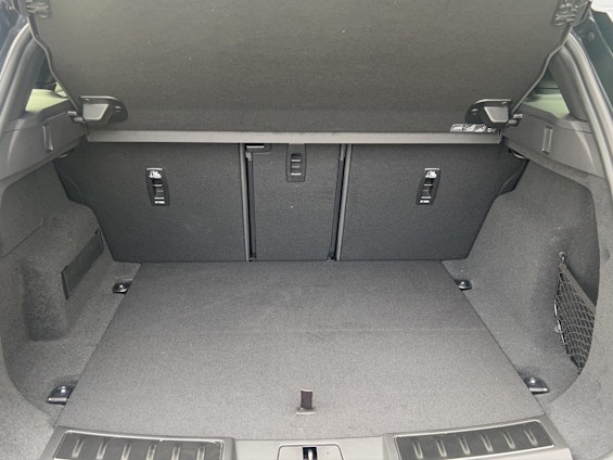 Vehicle image 16 Vehicle image 16