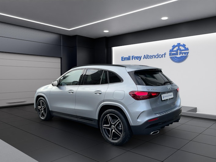 Vehicle image MERCEDES-BENZ GLA 200