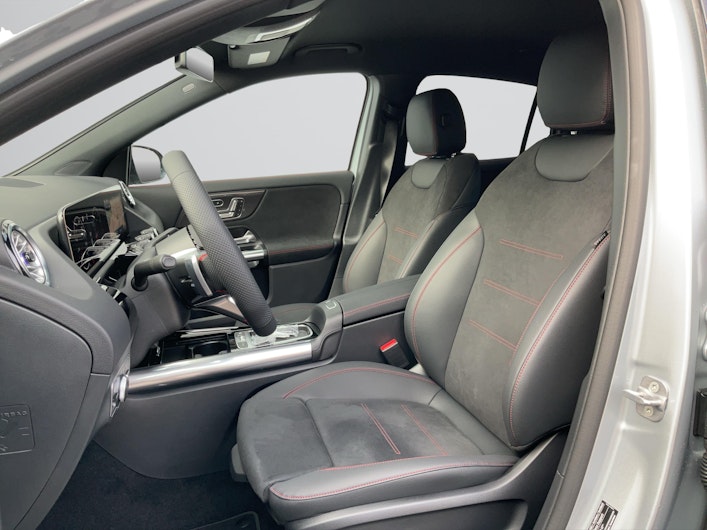 Vehicle image MERCEDES-BENZ GLA 200