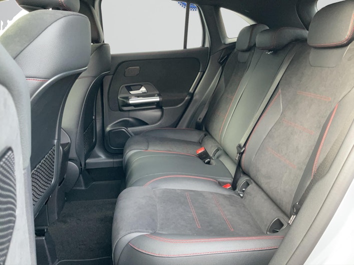 Vehicle image MERCEDES-BENZ GLA 200