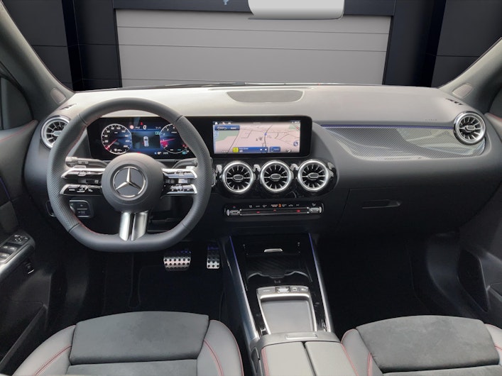 Vehicle image MERCEDES-BENZ GLA 200