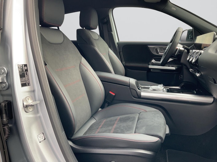 Vehicle image MERCEDES-BENZ GLA 200