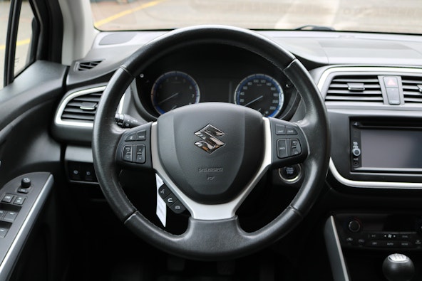 Vehicle image 5