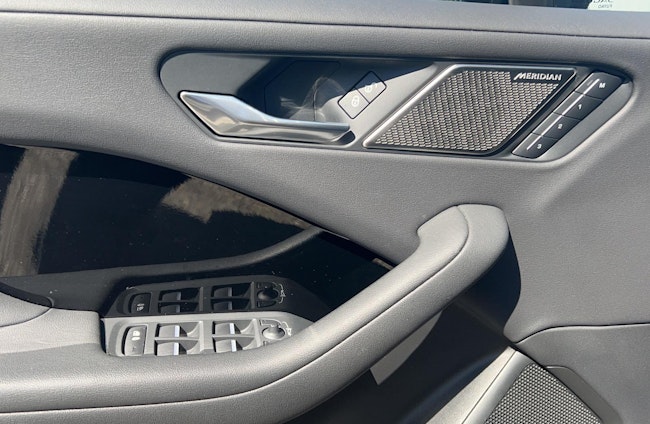 Vehicle image 9 Vehicle image 9