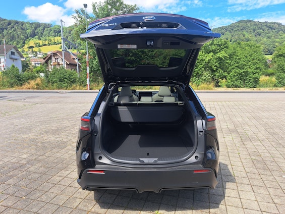Vehicle image 15