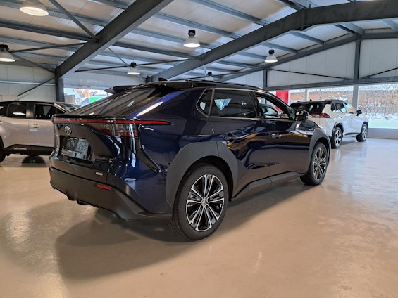 Vehicle image 14