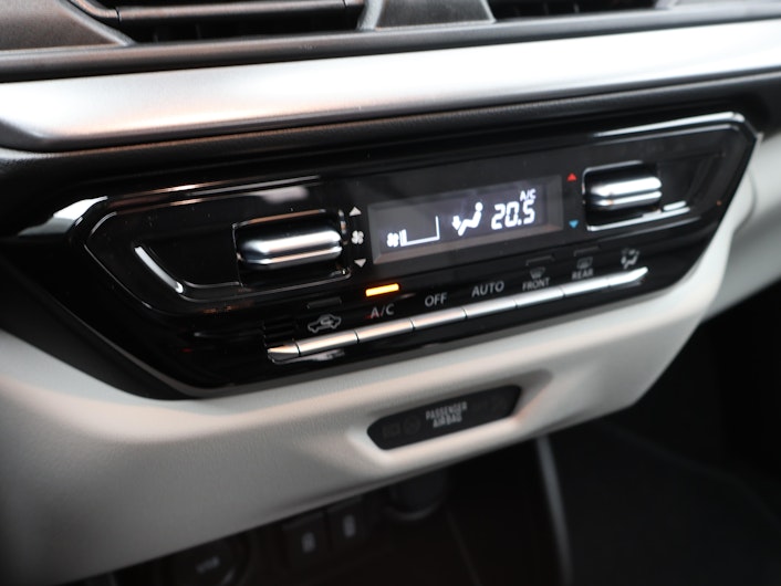 Vehicle image SUZUKI SWIFT