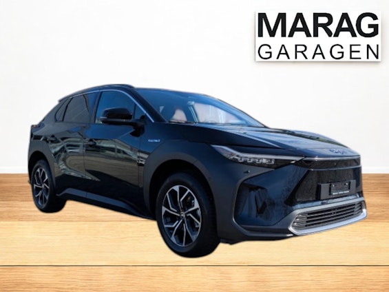 First vehicle image