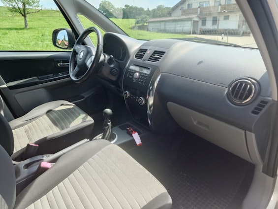 Vehicle image 6