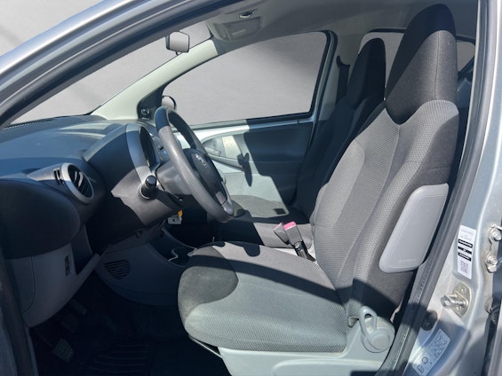 Vehicle image 6